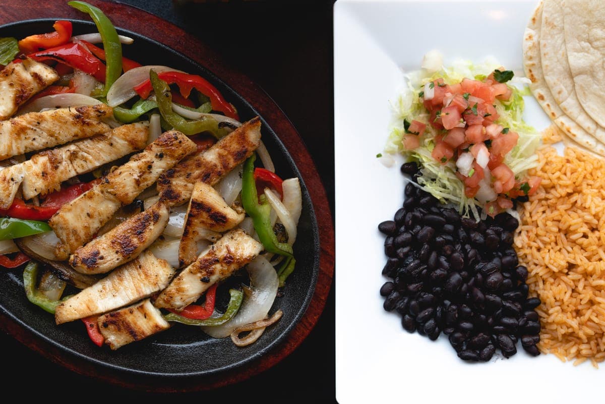 Grilled chicken fajita with rice, beans and pico de gallo